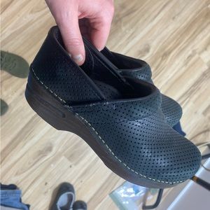 Dansko perforated black leather women’s 36 6.5 - 7